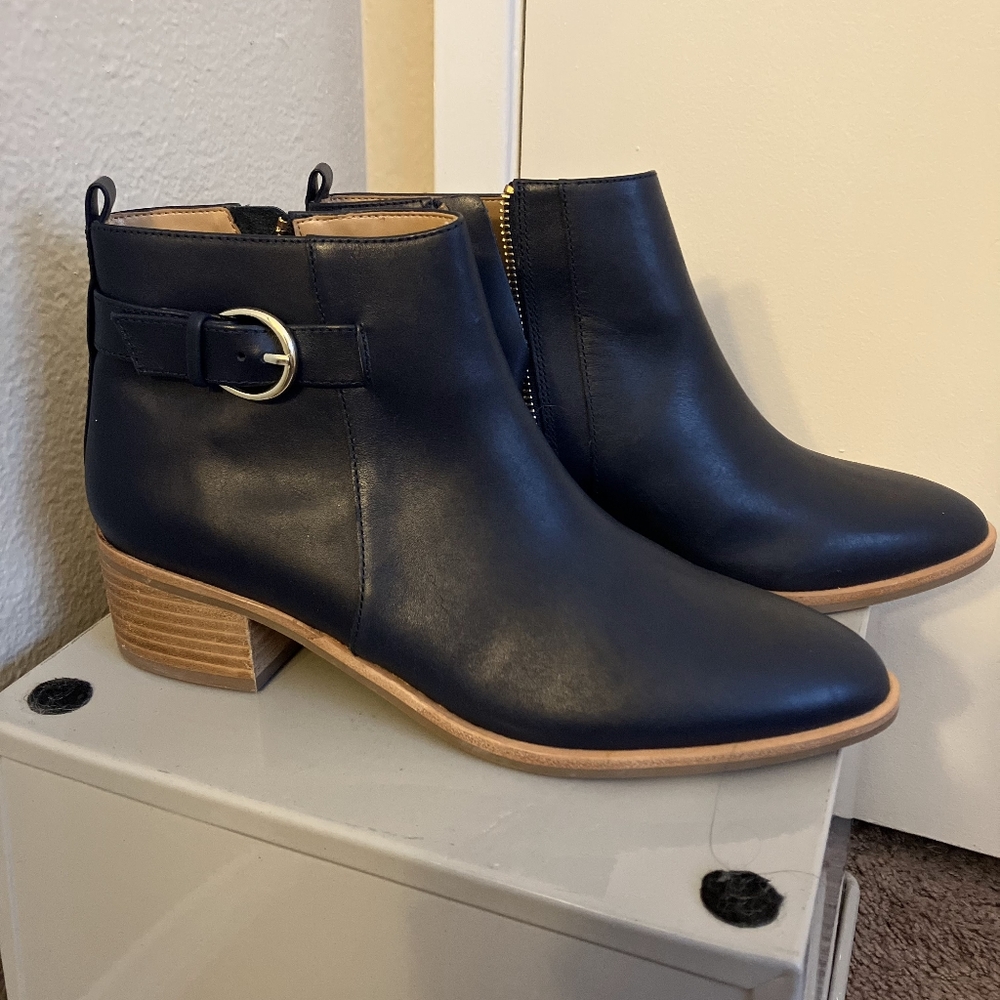 Navy blue Talbot leather booties